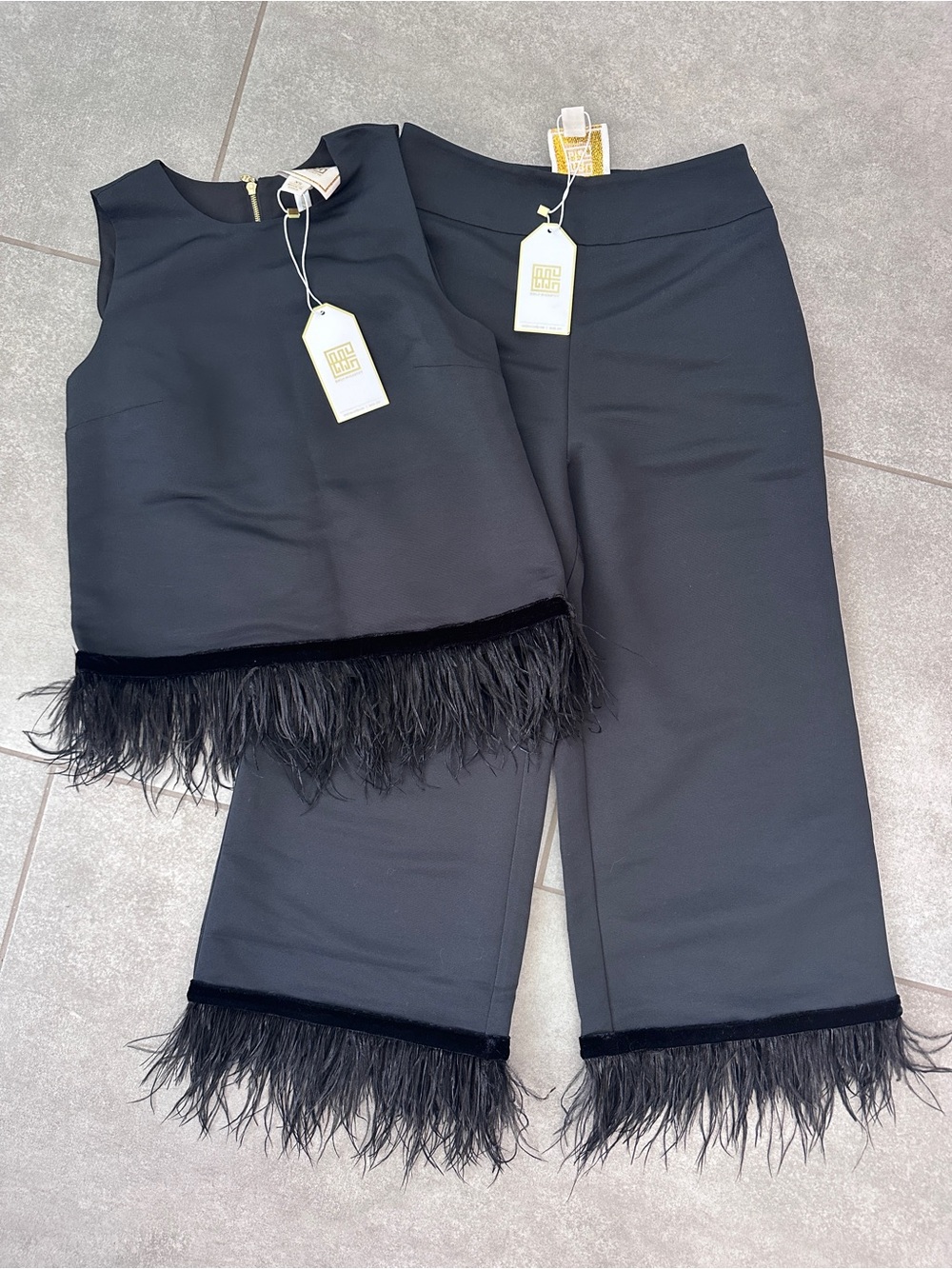 Feather-Hem Cropped Pants & Sleeveless Top Set — Black